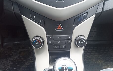 Chevrolet Cruze II, 2011 год, 670 000 рублей, 16 фотография