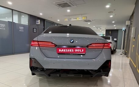 BMW 5 серия, 2024 год, 6 100 000 рублей, 4 фотография
