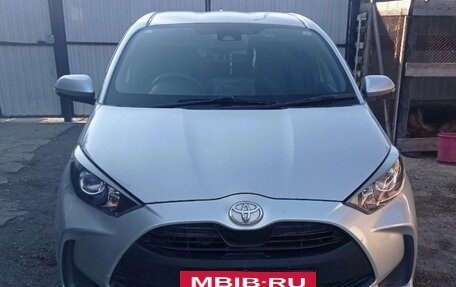 Toyota Yaris, 2021 год, 1 300 000 рублей, 1 фотография