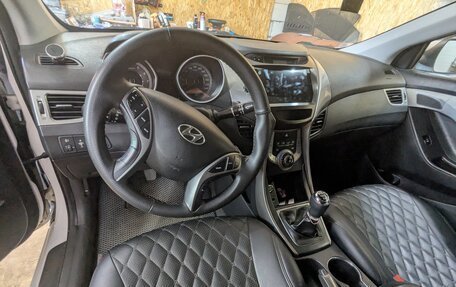 Hyundai Elantra V, 2013 год, 850 000 рублей, 7 фотография