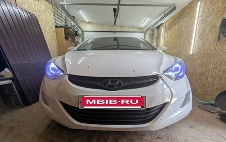 Hyundai Elantra V, 2013 год, 850 000 рублей, 2 фотография