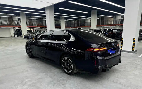 BMW 5 серия, 2025 год, 4 800 000 рублей, 13 фотография
