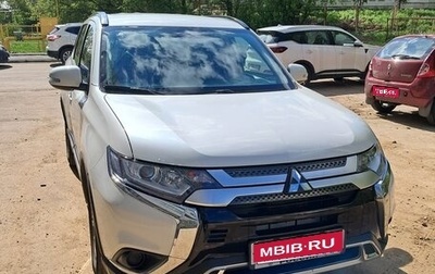 Mitsubishi Outlander III рестайлинг 3, 2022 год, 2 500 000 рублей, 1 фотография