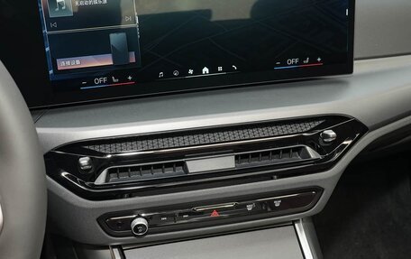 BMW 3 серия, 2023 год, 2 999 999 рублей, 13 фотография