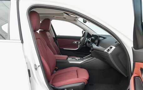 BMW 3 серия, 2023 год, 2 999 999 рублей, 17 фотография