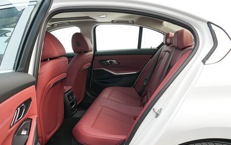 BMW 3 серия, 2023 год, 2 999 999 рублей, 26 фотография
