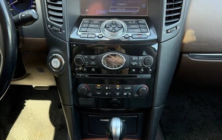Infiniti QX70, 2014 год, 1 730 000 рублей, 10 фотография