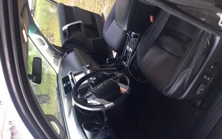 Toyota Land Cruiser Prado 150 рестайлинг 2, 2017 год, 4 200 000 рублей, 6 фотография