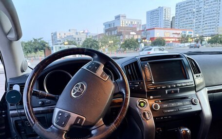 Toyota Land Cruiser 200, 2011 год, 3 700 000 рублей, 24 фотография