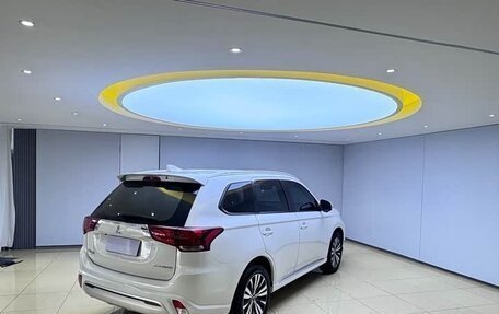 Mitsubishi Outlander III рестайлинг 3, 2022 год, 2 255 000 рублей, 6 фотография