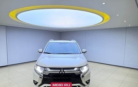 Mitsubishi Outlander III рестайлинг 3, 2022 год, 2 255 000 рублей, 2 фотография