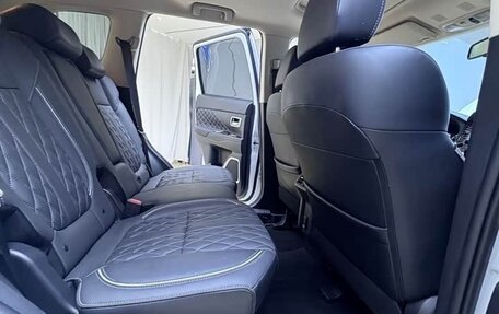 Mitsubishi Outlander III рестайлинг 3, 2022 год, 2 255 000 рублей, 22 фотография