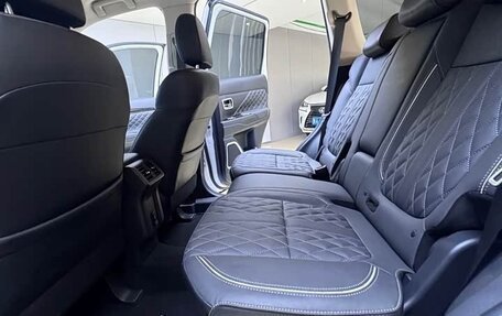 Mitsubishi Outlander III рестайлинг 3, 2022 год, 2 255 000 рублей, 19 фотография