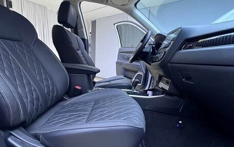 Mitsubishi Outlander III рестайлинг 3, 2022 год, 2 255 000 рублей, 21 фотография
