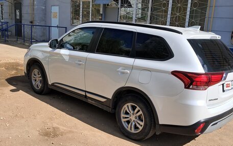 Mitsubishi Outlander III рестайлинг 3, 2022 год, 2 500 000 рублей, 2 фотография