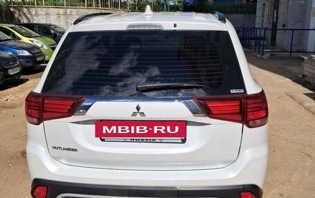 Mitsubishi Outlander III рестайлинг 3, 2022 год, 2 500 000 рублей, 4 фотография