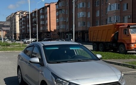 Hyundai Solaris II рестайлинг, 2017 год, 980 000 рублей, 4 фотография