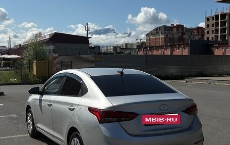 Hyundai Solaris II рестайлинг, 2017 год, 980 000 рублей, 2 фотография