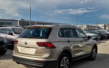 Volkswagen Tiguan II, 2018 год, 2 762 000 рублей, 3 фотография