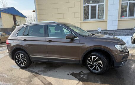 Volkswagen Tiguan II, 2018 год, 2 390 000 рублей, 2 фотография