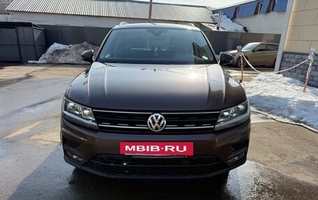 Volkswagen Tiguan II, 2018 год, 2 390 000 рублей, 3 фотография
