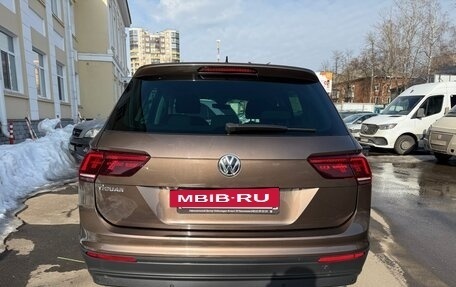 Volkswagen Tiguan II, 2018 год, 2 390 000 рублей, 4 фотография