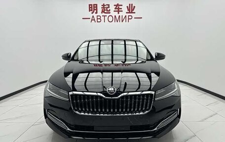 Skoda Superb III рестайлинг, 2023 год, 2 050 000 рублей, 2 фотография