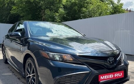 Toyota Camry, 2021 год, 2 250 000 рублей, 2 фотография