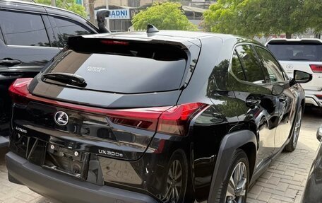 Lexus UX I, 2021 год, 2 700 000 рублей, 3 фотография