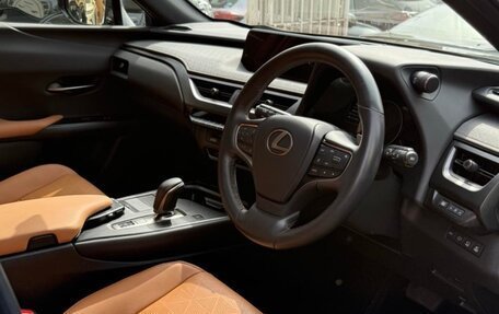 Lexus UX I, 2021 год, 2 700 000 рублей, 6 фотография