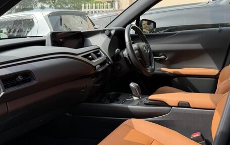 Lexus UX I, 2021 год, 2 700 000 рублей, 8 фотография