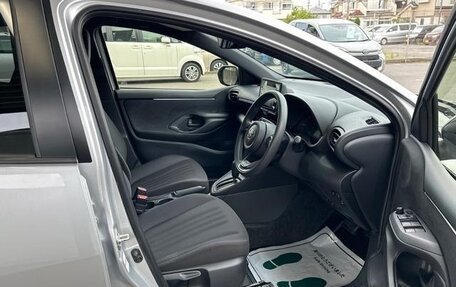 Toyota Yaris, 2023 год, 1 100 300 рублей, 13 фотография