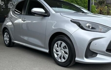 Toyota Yaris, 2023 год, 1 100 300 рублей, 11 фотография