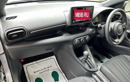Toyota Yaris, 2023 год, 1 100 300 рублей, 17 фотография
