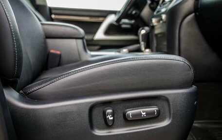 Toyota Land Cruiser 200, 2019 год, 7 998 000 рублей, 34 фотография