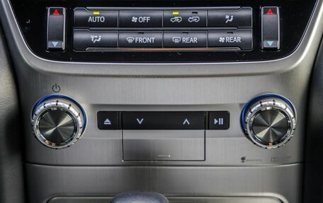 Toyota Land Cruiser 200, 2019 год, 7 998 000 рублей, 28 фотография