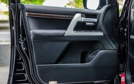 Toyota Land Cruiser 200, 2019 год, 7 998 000 рублей, 32 фотография