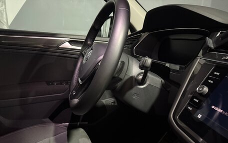 Volkswagen Tiguan II, 2018 год, 2 750 000 рублей, 31 фотография