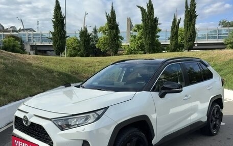 Toyota RAV4, 2020 год, 2 835 000 рублей, 2 фотография