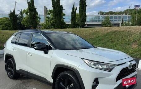 Toyota RAV4, 2020 год, 2 835 000 рублей, 3 фотография