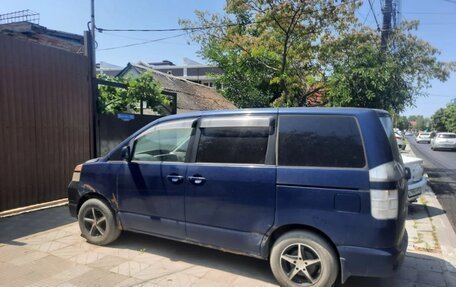 Toyota Voxy II, 2002 год, 570 000 рублей, 2 фотография