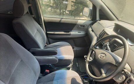 Toyota Voxy II, 2002 год, 570 000 рублей, 6 фотография