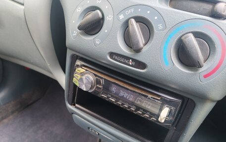 Toyota Vitz, 2001 год, 330 000 рублей, 9 фотография