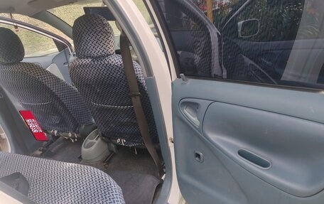 Toyota Vitz, 2001 год, 330 000 рублей, 14 фотография