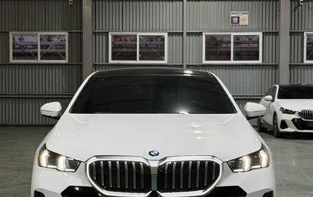 BMW 5 серия, 2024 год, 6 600 000 рублей, 2 фотография