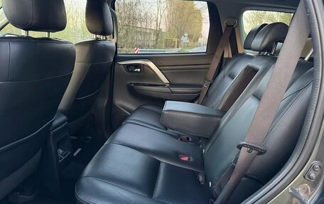 Mitsubishi Pajero Sport III рестайлинг, 2021 год, 3 880 000 рублей, 11 фотография