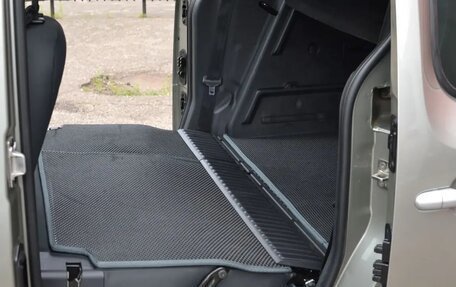 Renault Kangoo II рестайлинг, 2011 год, 1 600 000 рублей, 16 фотография
