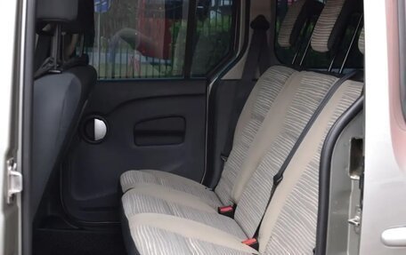 Renault Kangoo II рестайлинг, 2011 год, 1 600 000 рублей, 23 фотография