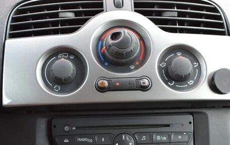 Renault Kangoo II рестайлинг, 2011 год, 1 600 000 рублей, 27 фотография