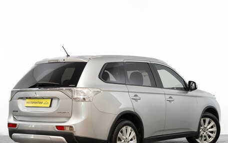 Mitsubishi Outlander III рестайлинг 3, 2014 год, 1 899 000 рублей, 5 фотография